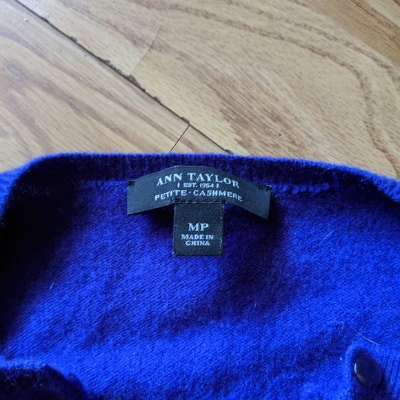 Ann Taylor cashmere sweater - Picture 2 of 3